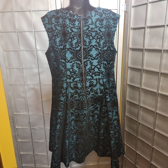 Danny and Nicole size 14 sleeveless dress with zipper back - Picture 7 of 16